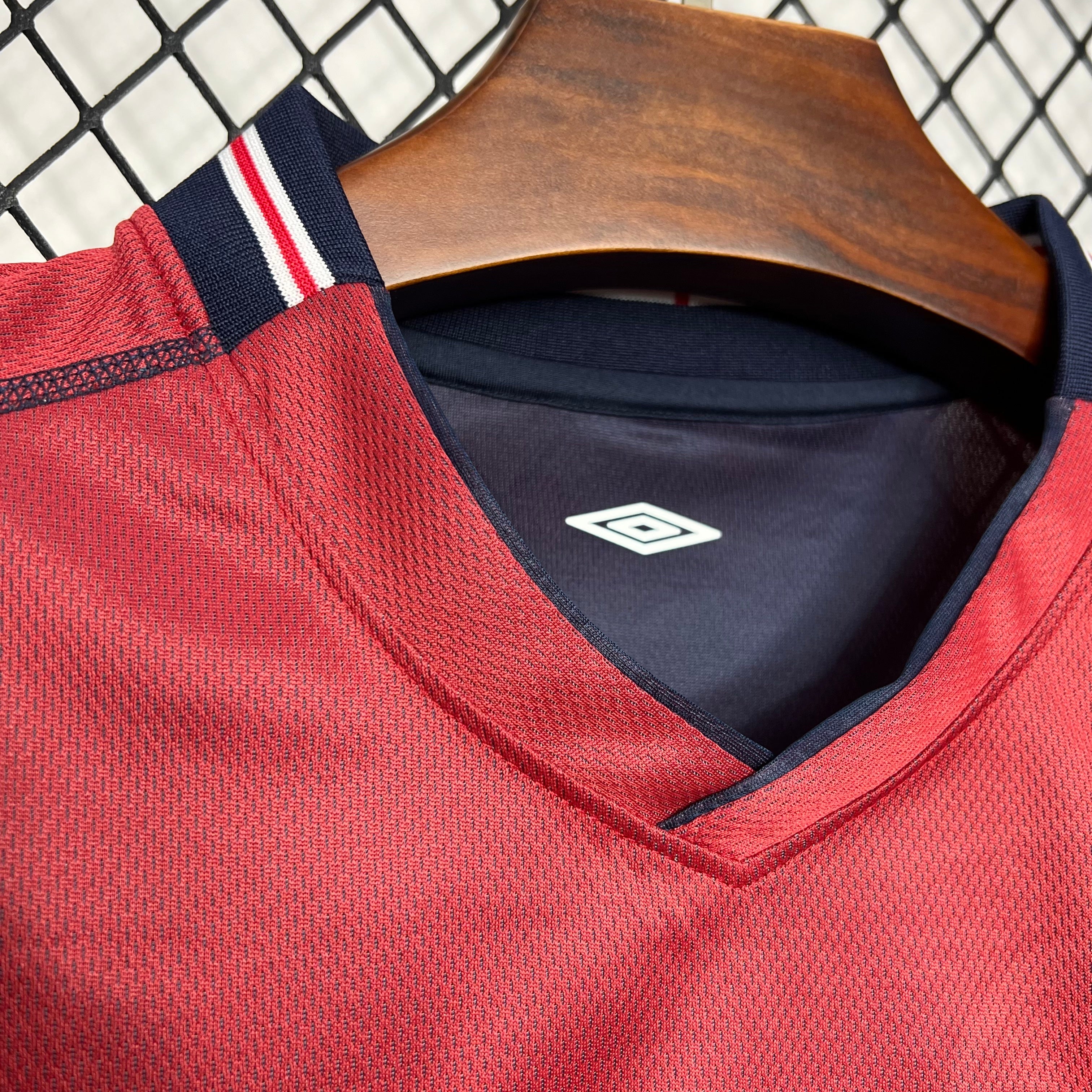 England 01/02 (Away)